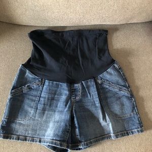 Maternity shorts